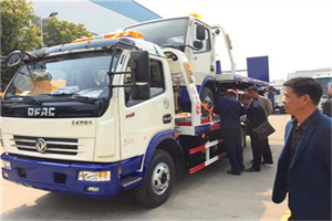 章丘汽车道路救援拖车价格